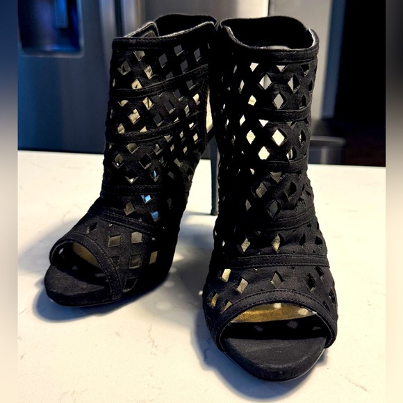 G by Guess Black Cutout Ankle Boots elastic Back Strap 4 inch Heels size 8M - Picture 1 of 10